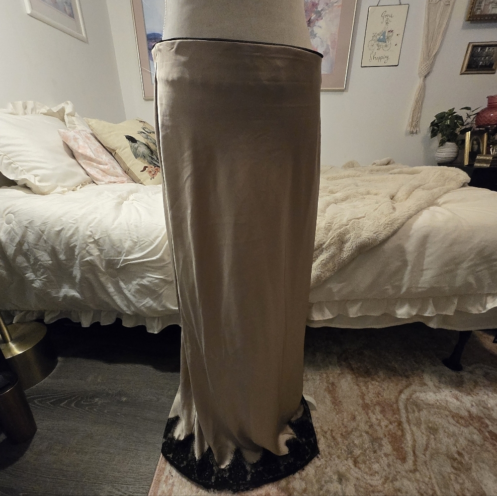 Elegant Beige Skirt with Black Lace Trim